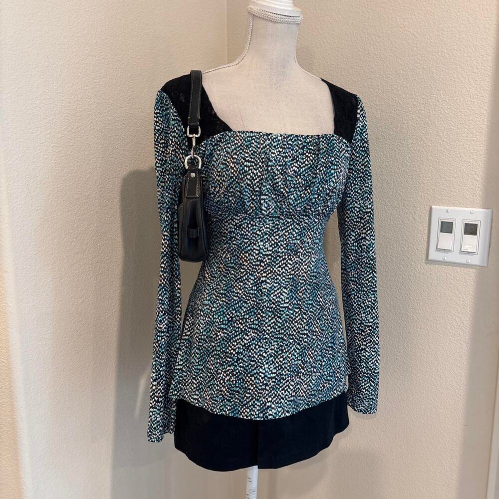 JW blue colorful tie back long sleeve top. Size petite medium